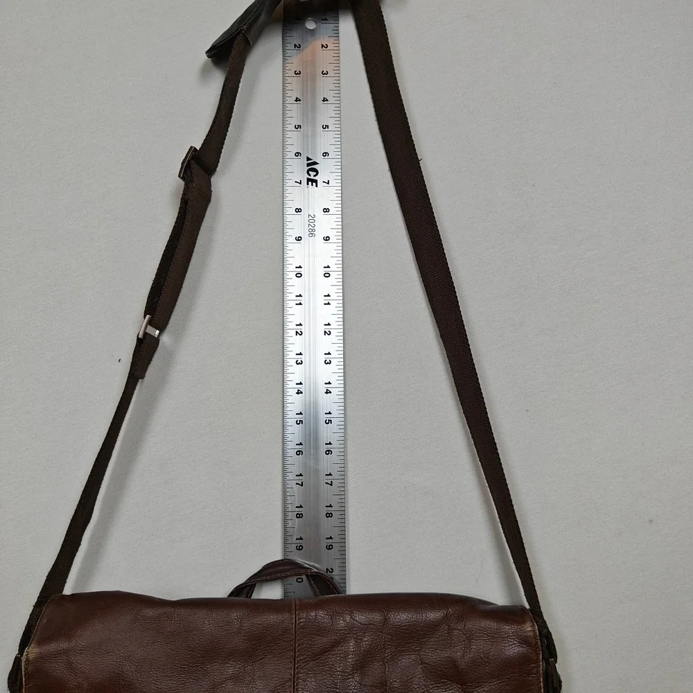 Kenneth Cole Reaction Brown Leather Messenger Bag Crossbody Laptop Briefcase